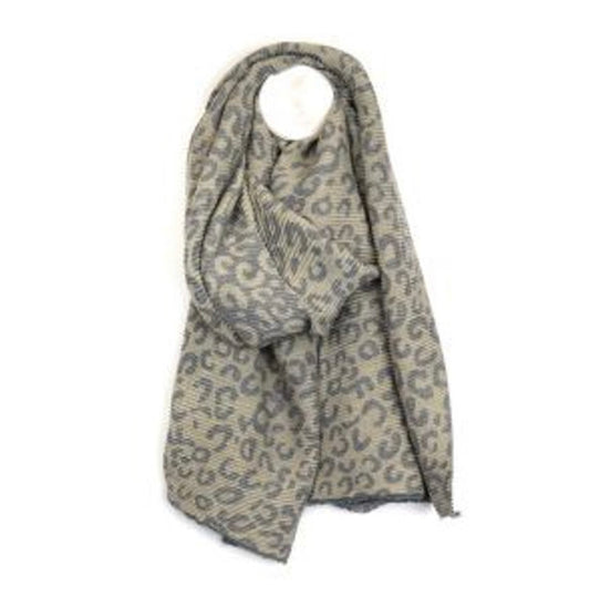 Reversible light grey crinkle leopard print scarf