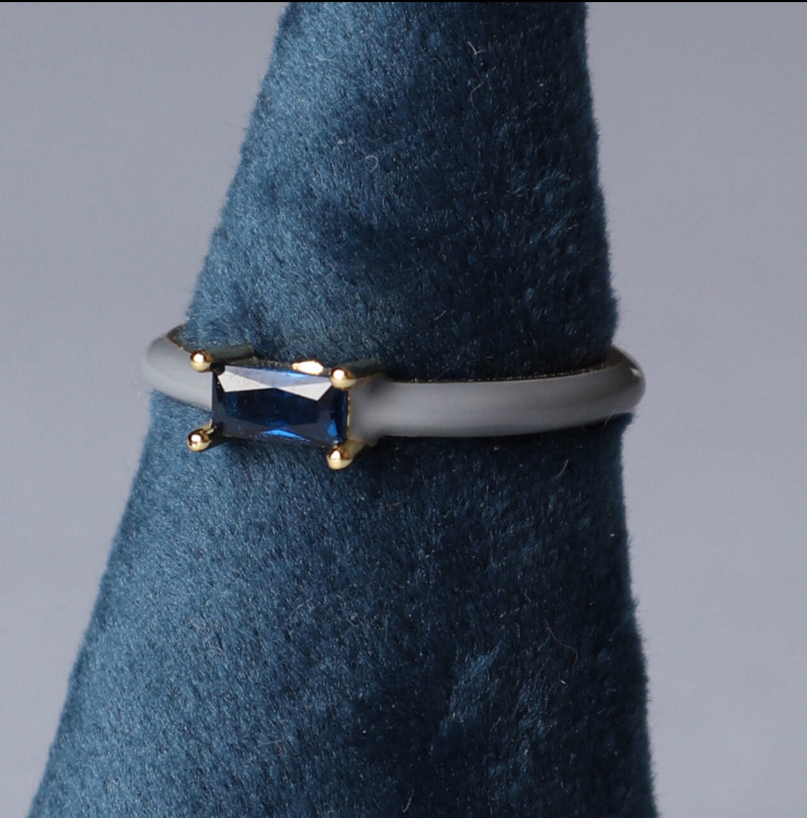 Bright enamel and glass stone adjustable ring