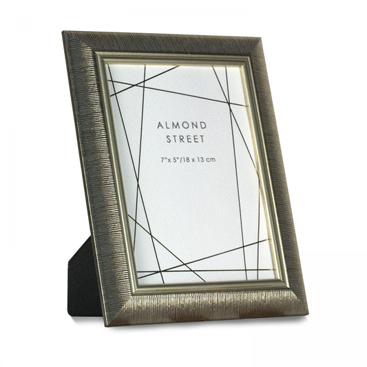 Fowey 7x5 photo frame (gold)