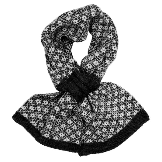 Black Retro Scandi Pull Through Scarf